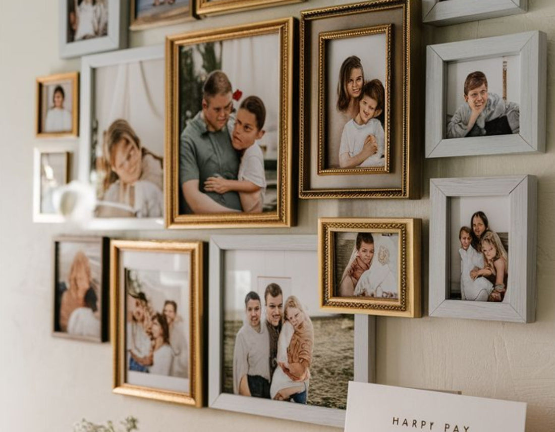 How to Decorate a Living Room Wall with Framed Art – Step by Step Guide