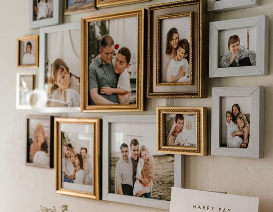 How to Decorate a Living Room Wall with Framed Art – Step by Step Guide